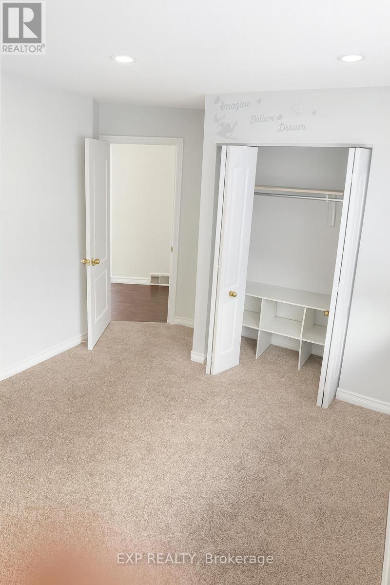 Upper - 235 Pineland Court, Waterloo, Ontario  N2T 2S3 - Photo 4 - X12598976