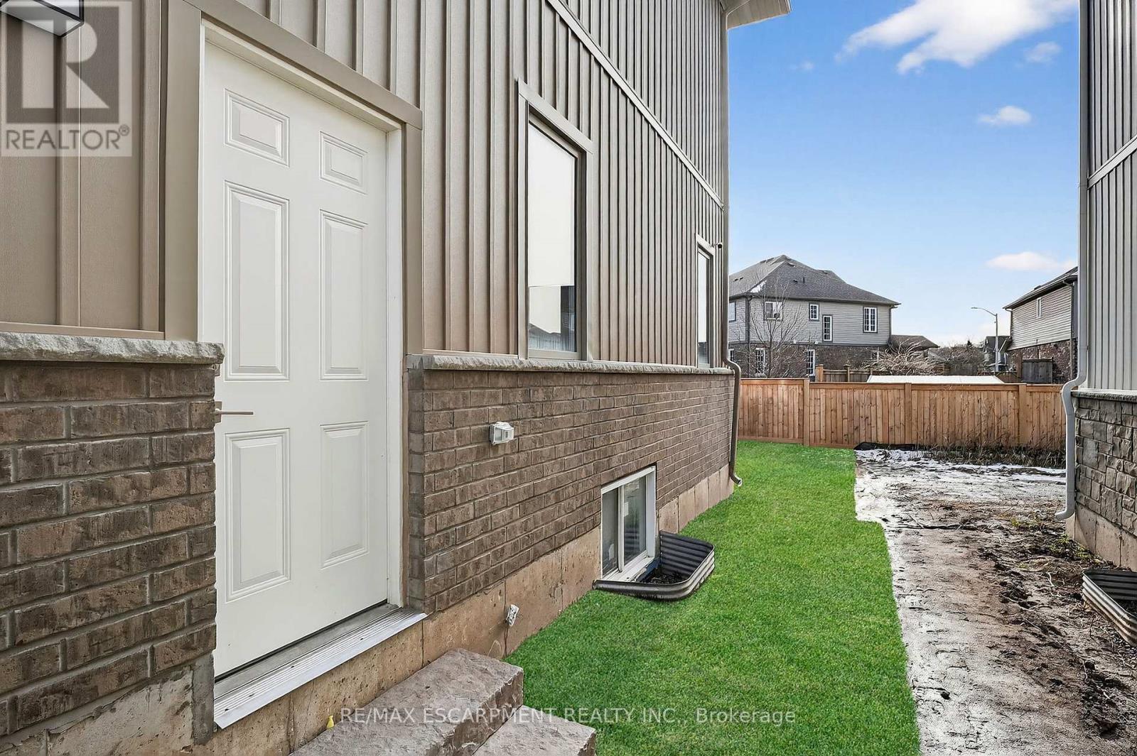 8868 Angie Drive, Niagara Falls, Ontario  L2H 3W8 - Photo 36 - X12599030