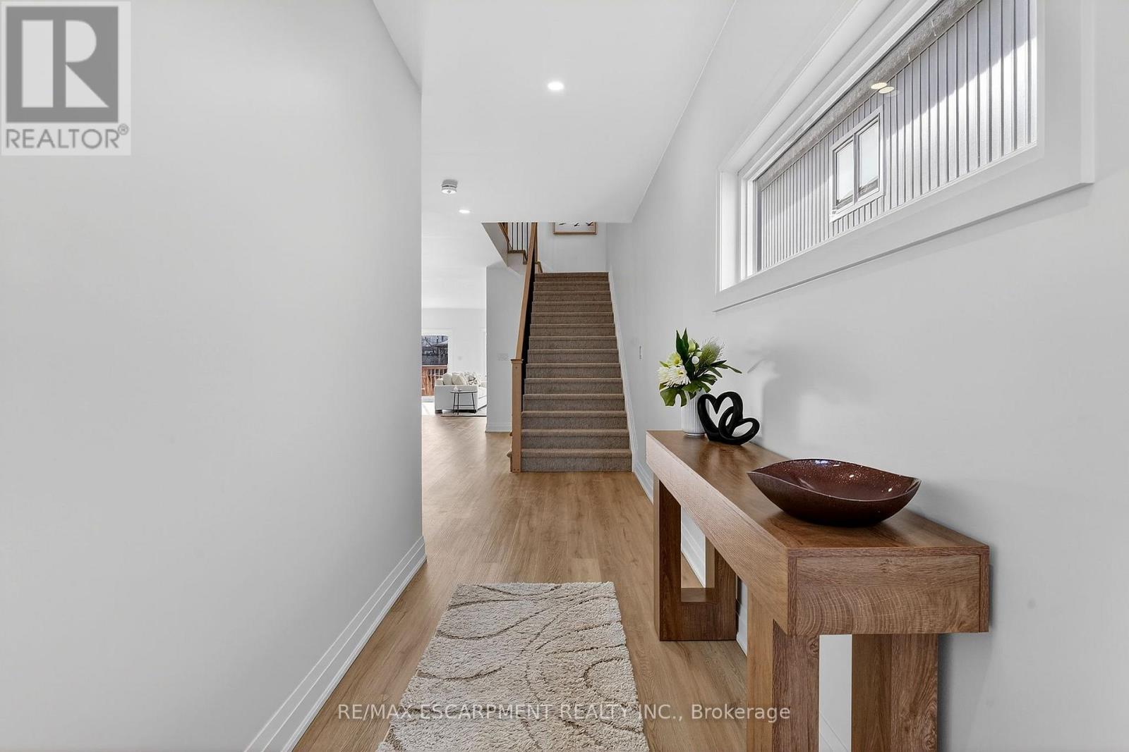 8868 Angie Drive, Niagara Falls, Ontario  L2H 3W8 - Photo 4 - X12599030