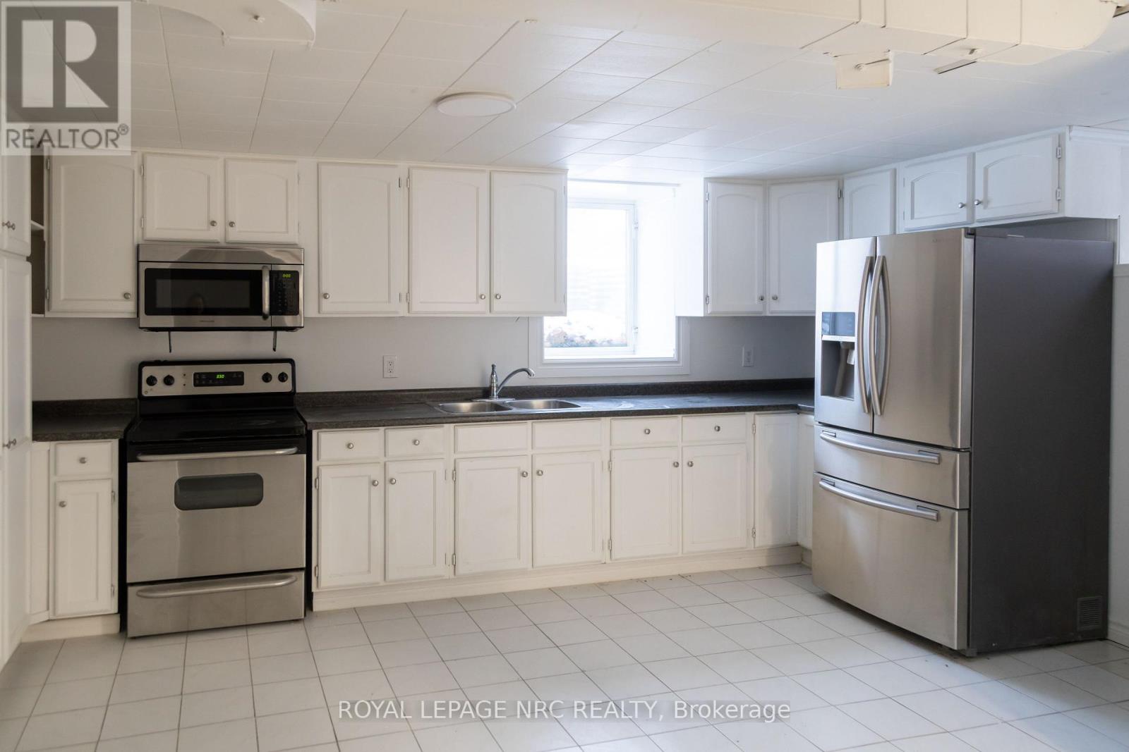 5905 Valley Way, Niagara Falls, Ontario  L2E 1X9 - Photo 12 - X12599228