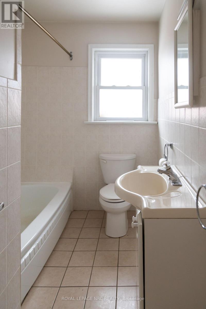 5905 Valley Way, Niagara Falls, Ontario  L2E 1X9 - Photo 9 - X12599228