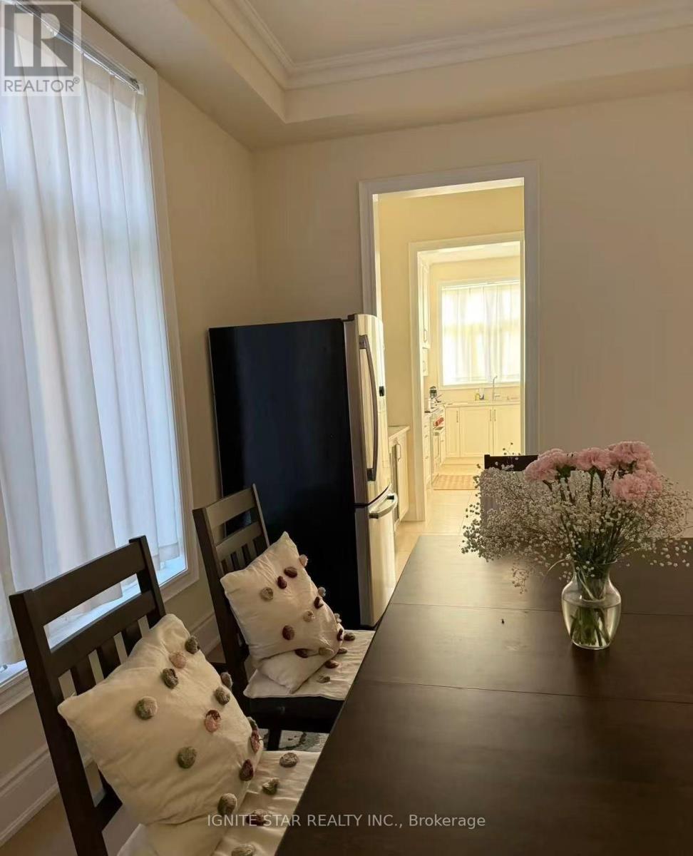 1264 Queens Plate Road, Oakville, Ontario  L6M 5M2 - Photo 3 - W12500216