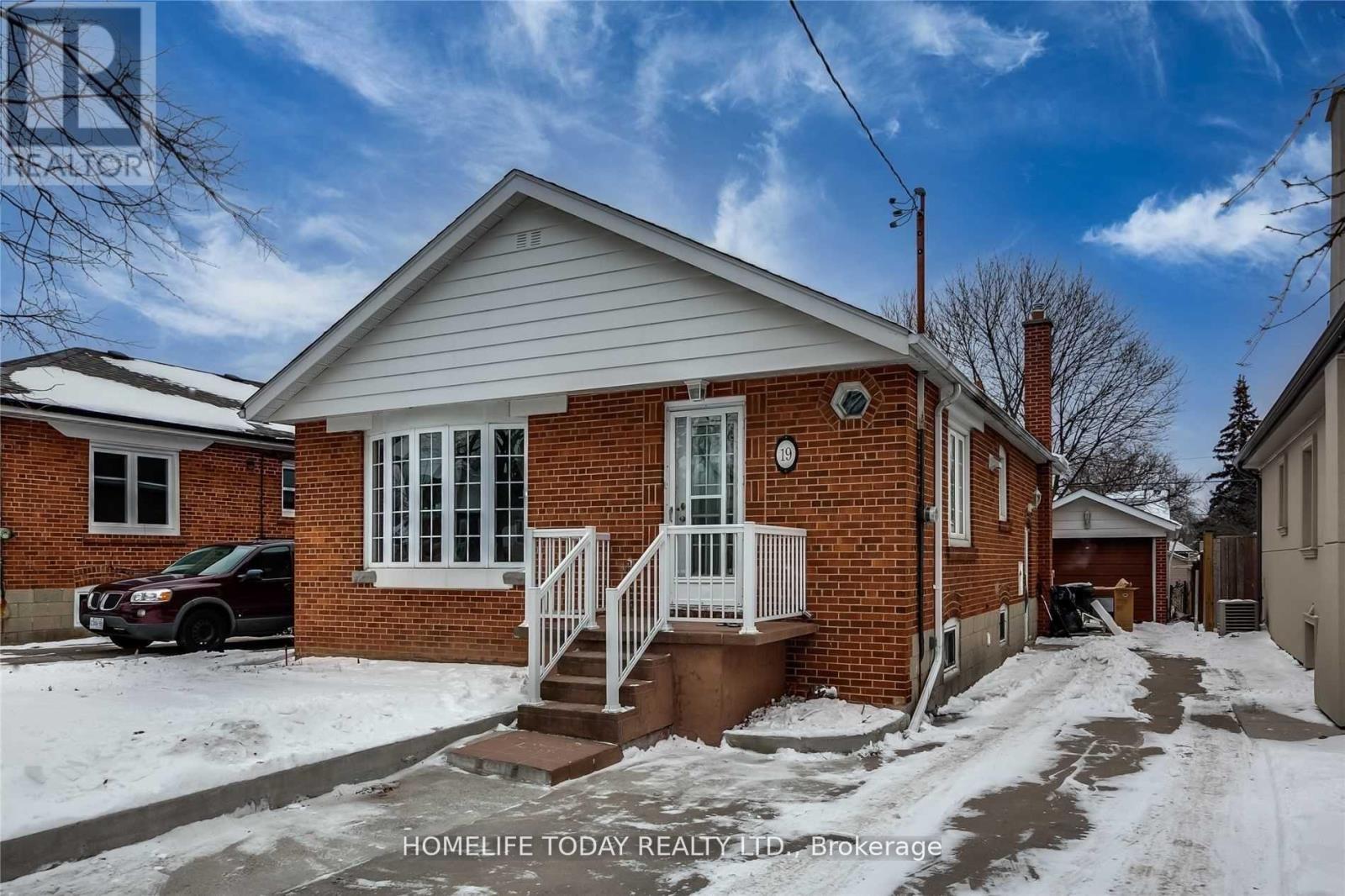 BSMT -B - 19 BARDWELL CRESCENT, Toronto, Ontario