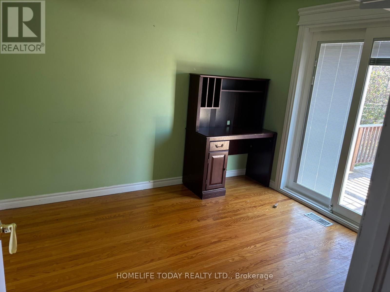 Main - 543 Glendene Crescent, Waterloo, Ontario  N2L 4P3 - Photo 10 - X12574480