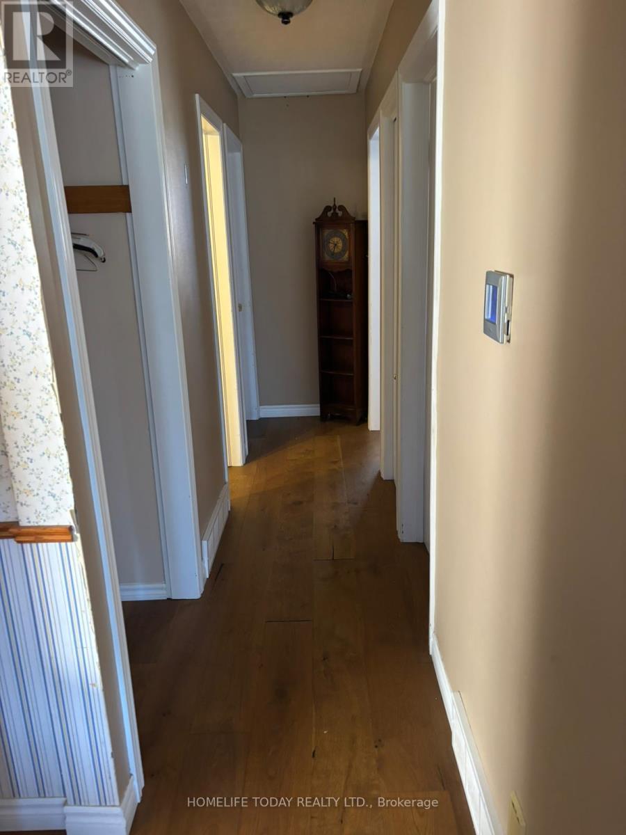 Main - 543 Glendene Crescent, Waterloo, Ontario  N2L 4P3 - Photo 7 - X12574480