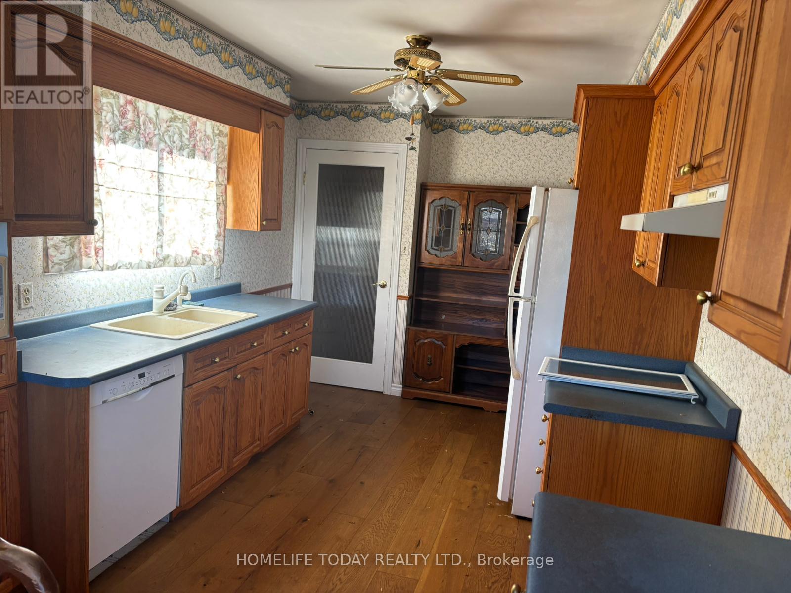 Main - 543 Glendene Crescent, Waterloo, Ontario  N2L 4P3 - Photo 5 - X12574480