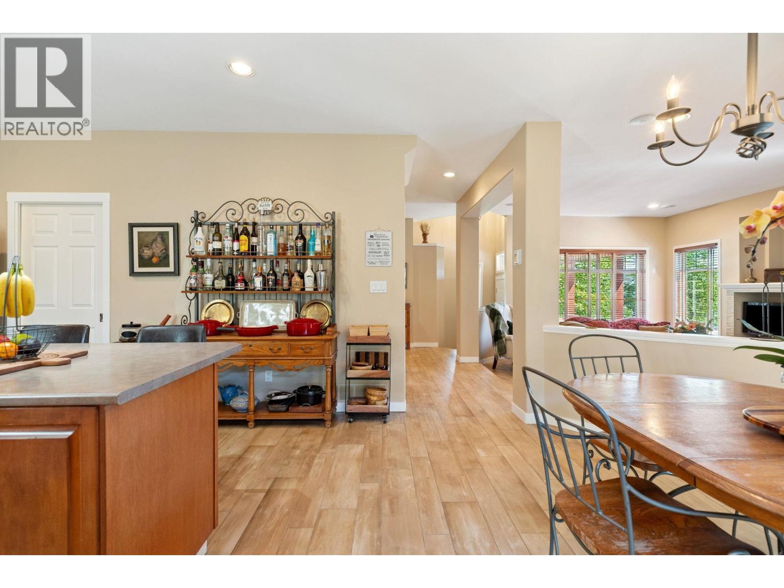 2172 Parkway Boulevard, Coquitlam, British Columbia  V3E 3N3 - Photo 10 - R3071932