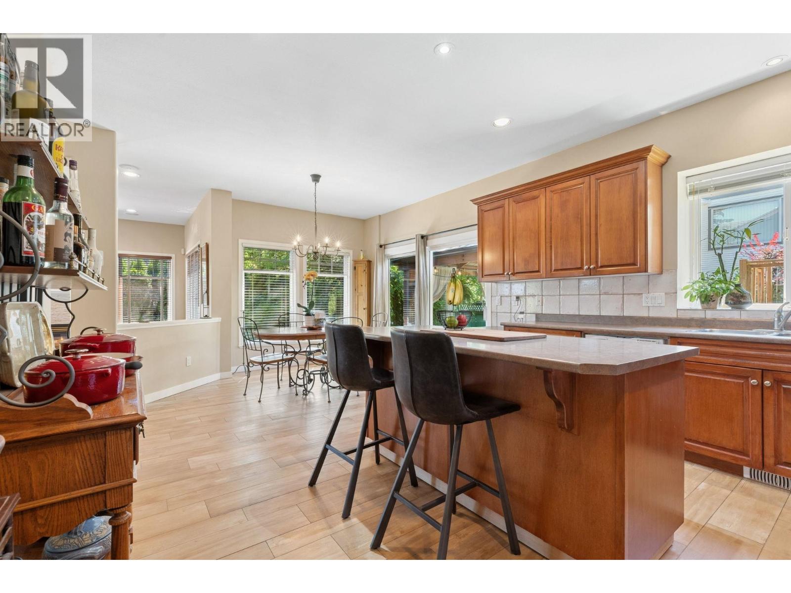 2172 Parkway Boulevard, Coquitlam, British Columbia  V3E 3N3 - Photo 12 - R3071932