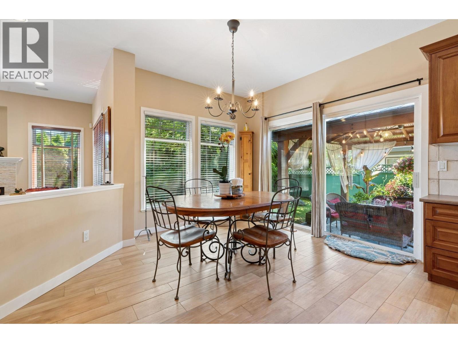 2172 Parkway Boulevard, Coquitlam, British Columbia  V3E 3N3 - Photo 8 - R3071932