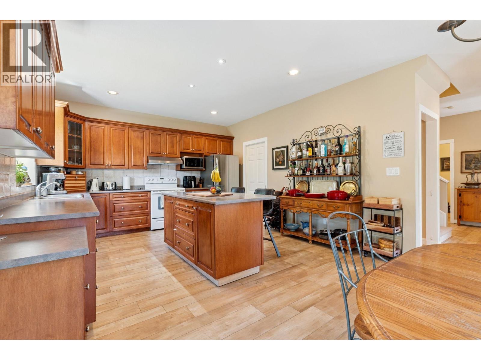 2172 Parkway Boulevard, Coquitlam, British Columbia  V3E 3N3 - Photo 9 - R3071932