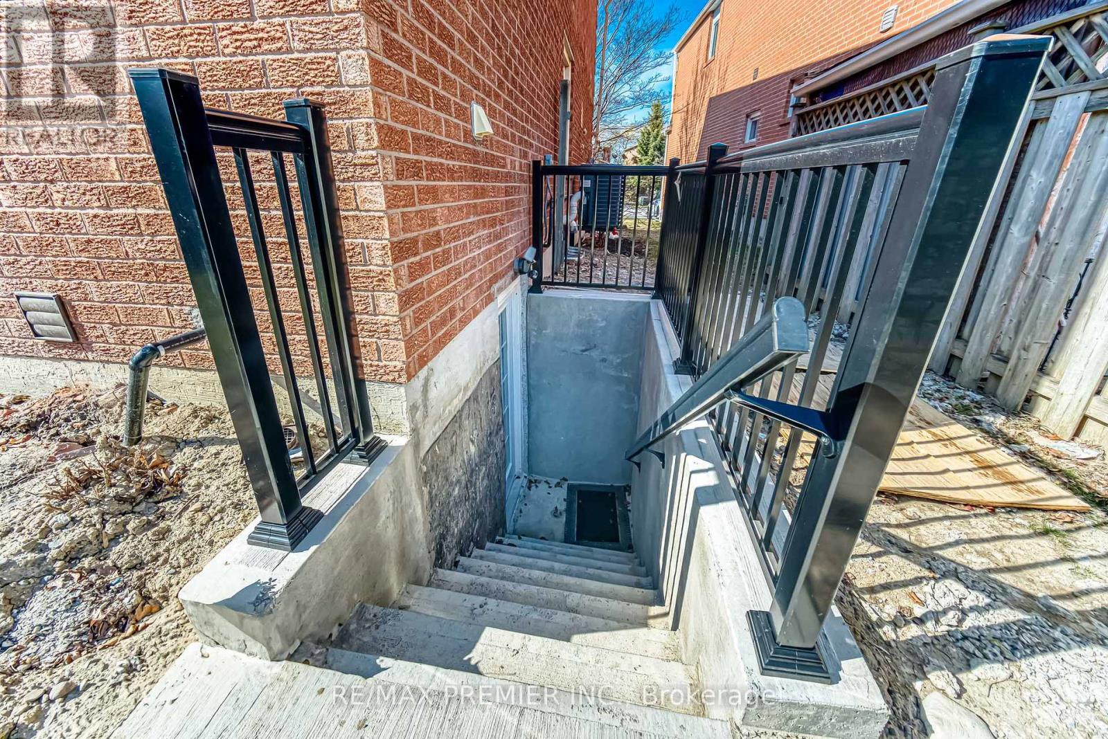 Bsmt - 133 Bernard Avenue, Richmond Hill, Ontario  L4C 9Z6 - Photo 4 - N12599110