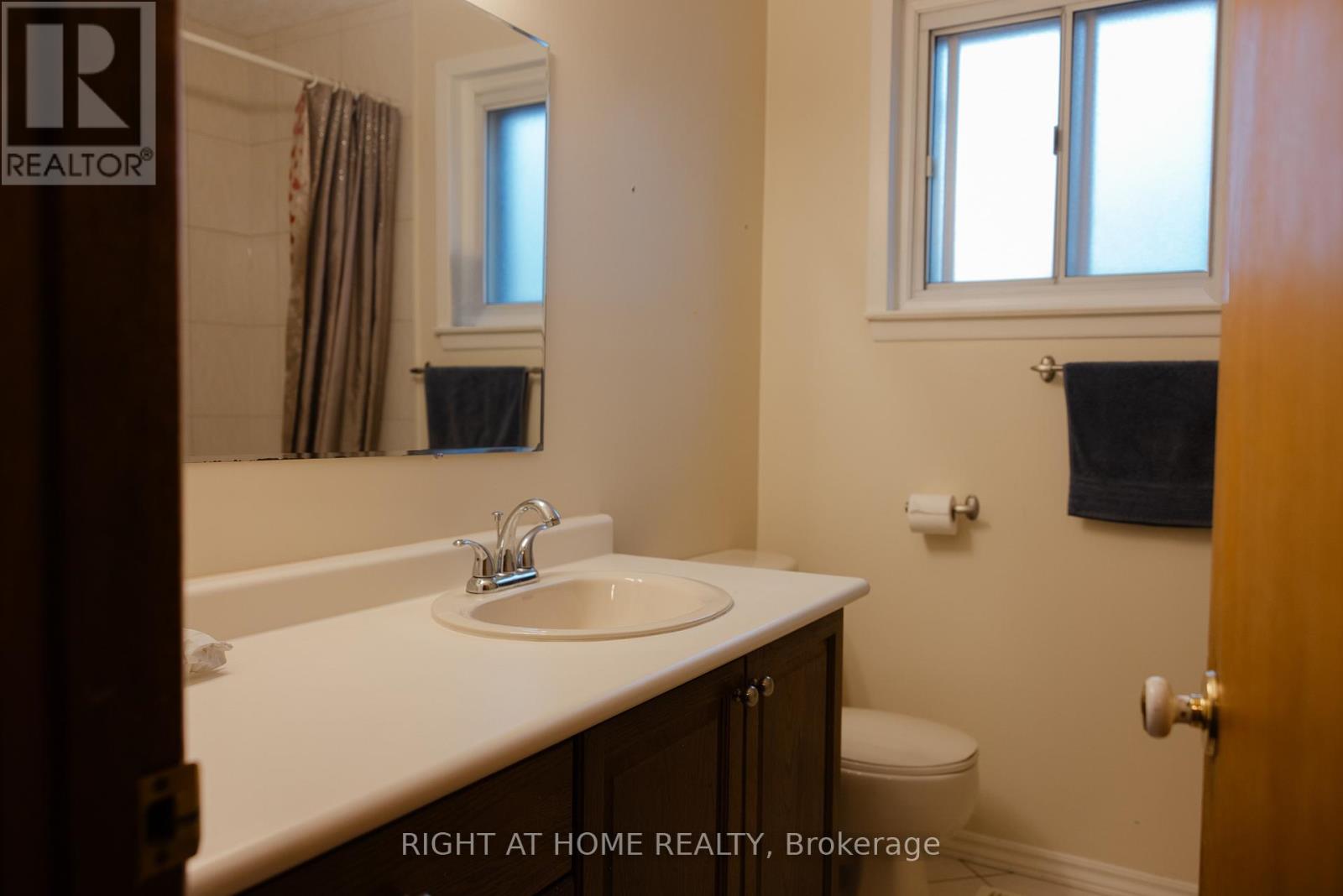 506 Farewell Street, Oshawa, Ontario  L1H 6M5 - Photo 5 - E12593390