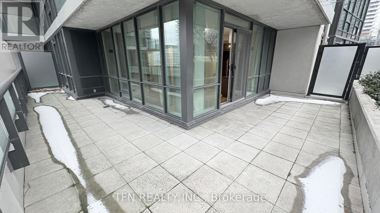 504 - 33 Bay Street, Toronto, Ontario  M5J 2Z3 - Photo 2 - C12599142