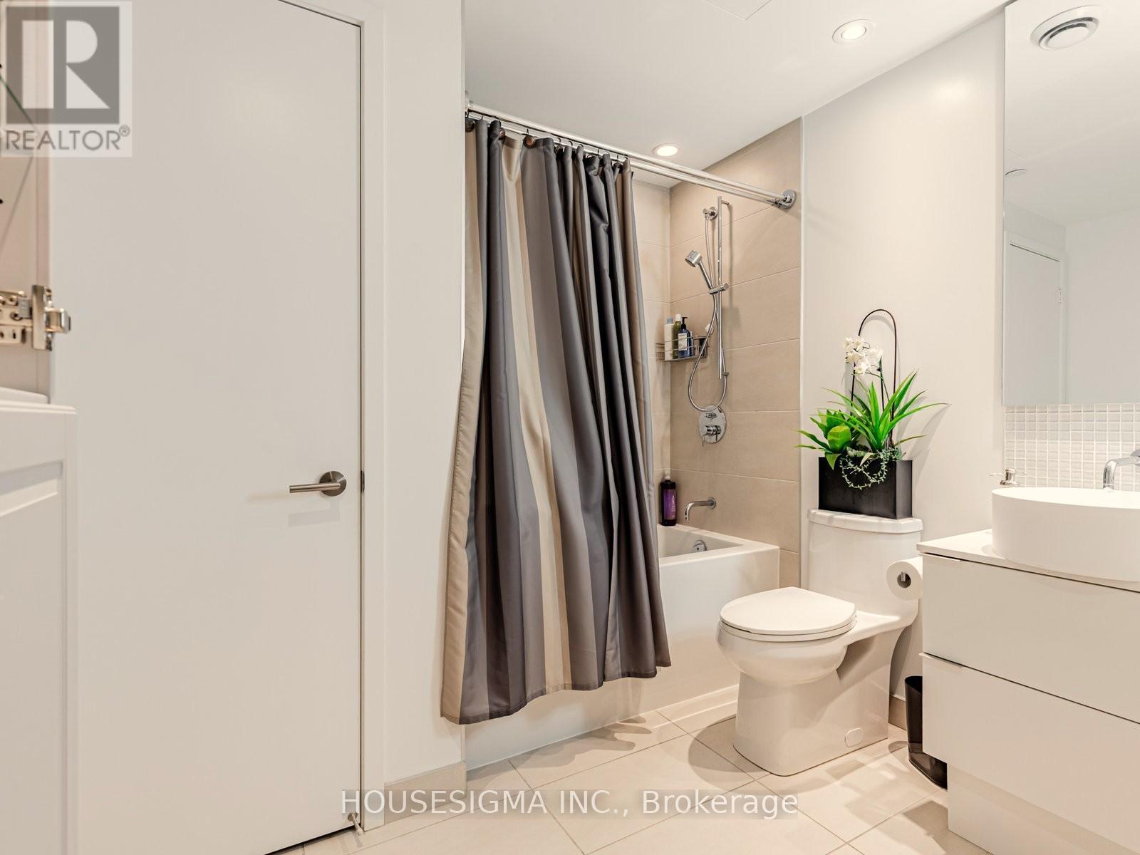 1201 - 185 Roehampton Avenue, Toronto, Ontario  M4P 1R4 - Photo 13 - C12599158