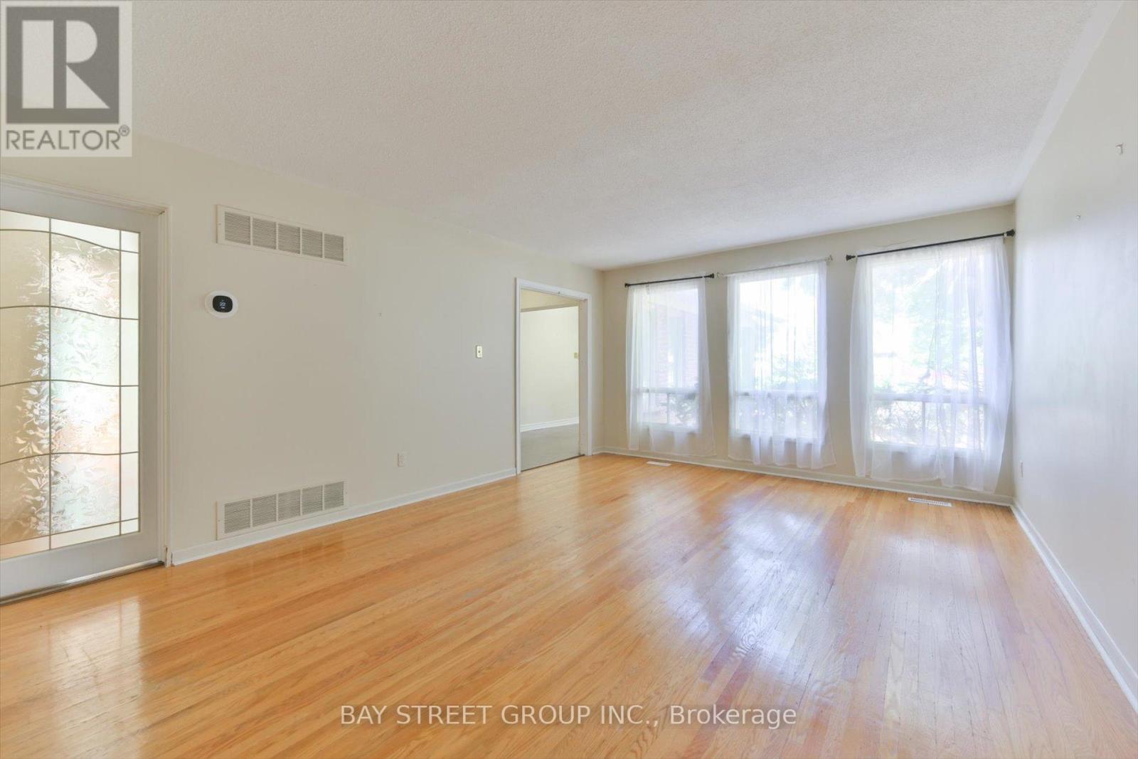 33 Kilchurn Castle Drive, Toronto, Ontario  M1T 2W3 - Photo 8 - E12599150