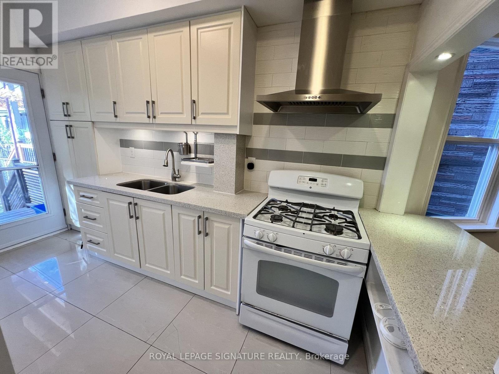 Main - 800 Pape Avenue, Toronto, Ontario  M4K 3S7 - Photo 11 - E12599180