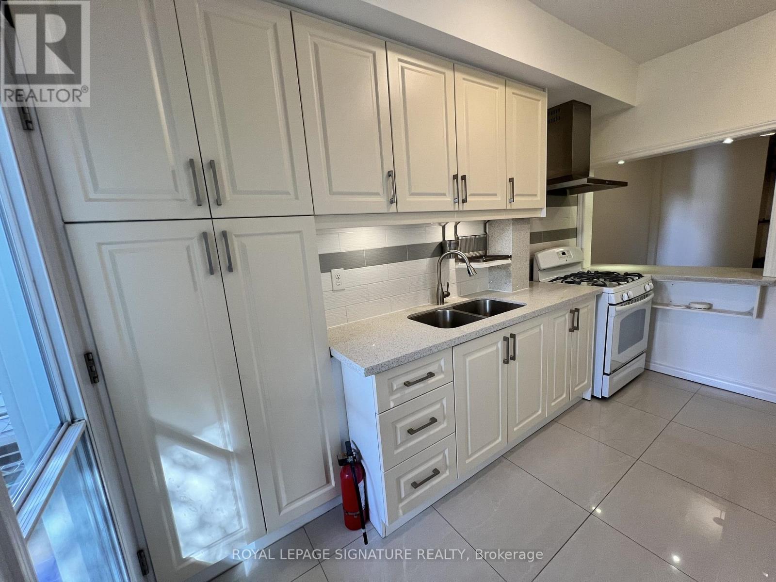 Main - 800 Pape Avenue, Toronto, Ontario  M4K 3S7 - Photo 12 - E12599180