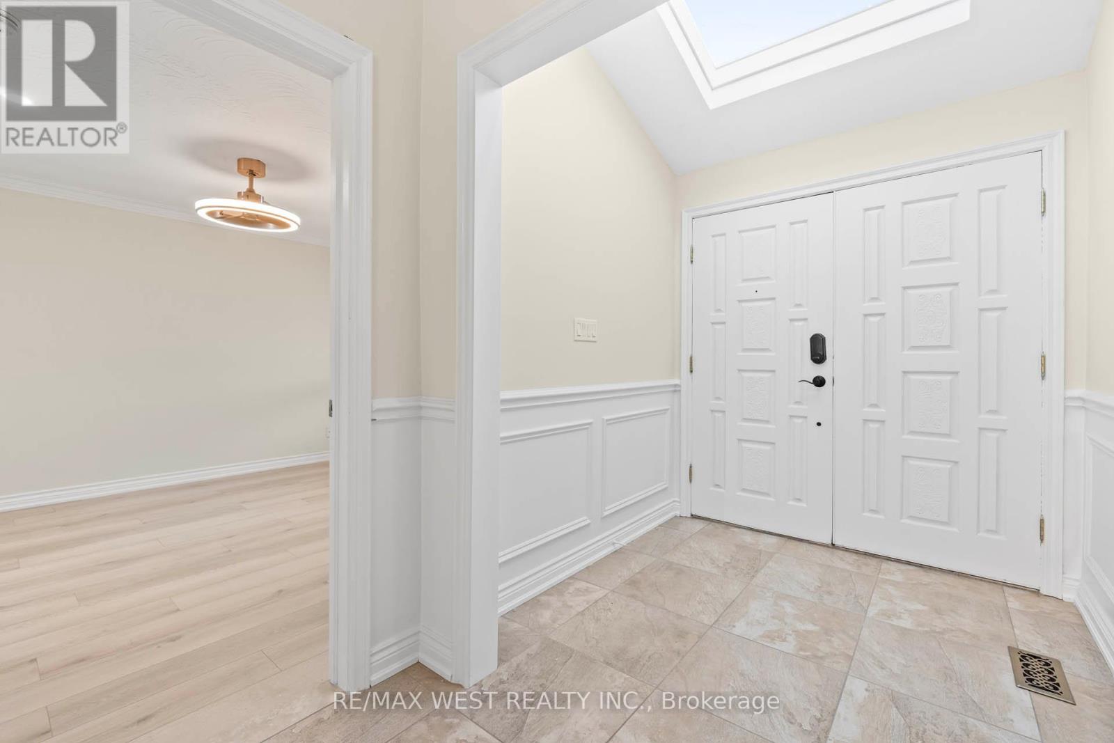 D - 38 Larchmere Avenue, Toronto, Ontario  M9L 2N3 - Photo 10 - W12599130