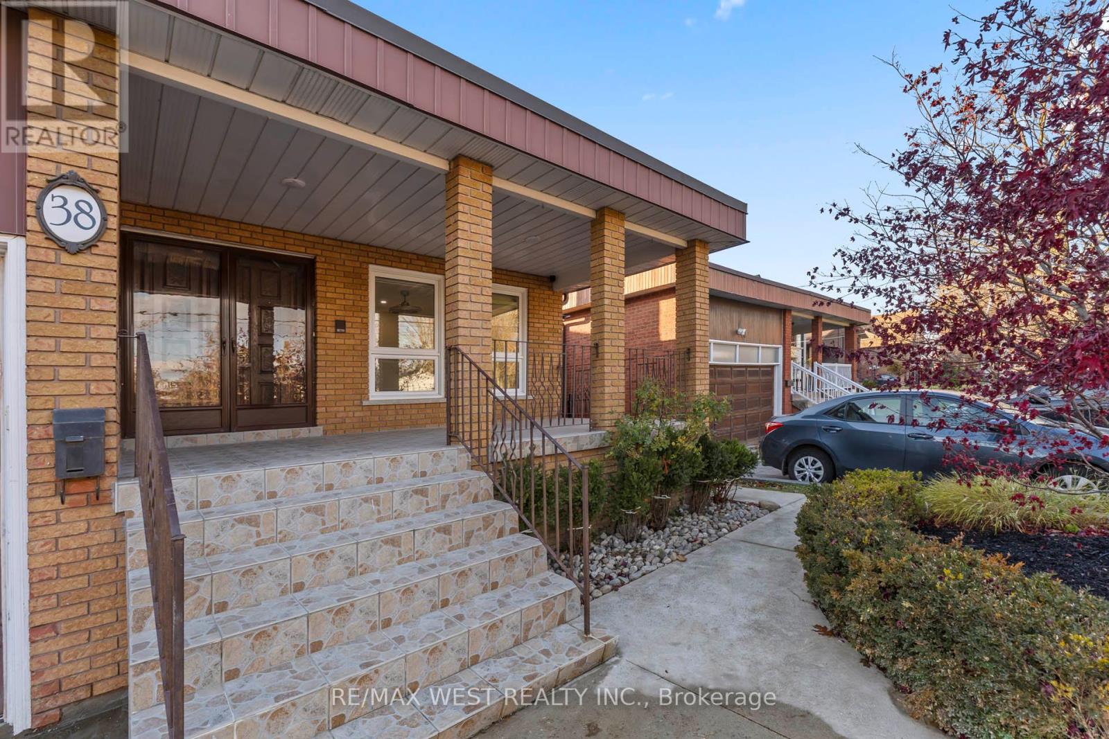 D - 38 Larchmere Avenue, Toronto, Ontario  M9L 2N3 - Photo 3 - W12599130