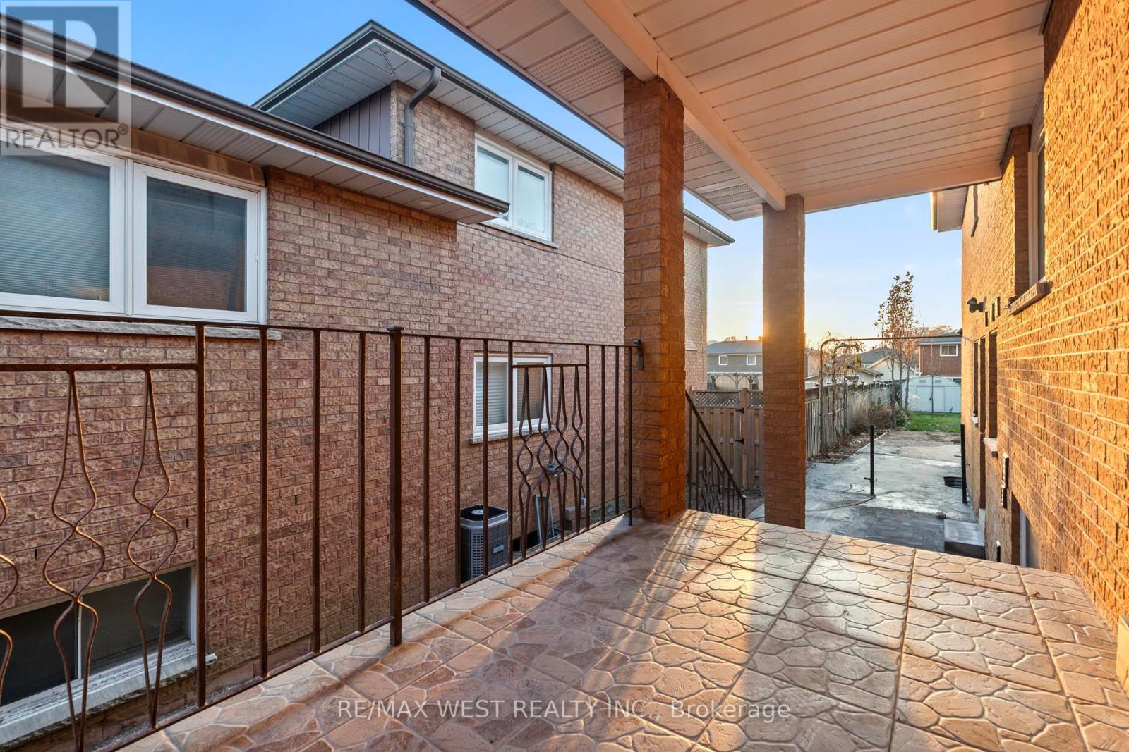 D - 38 Larchmere Avenue, Toronto, Ontario  M9L 2N3 - Photo 4 - W12599130