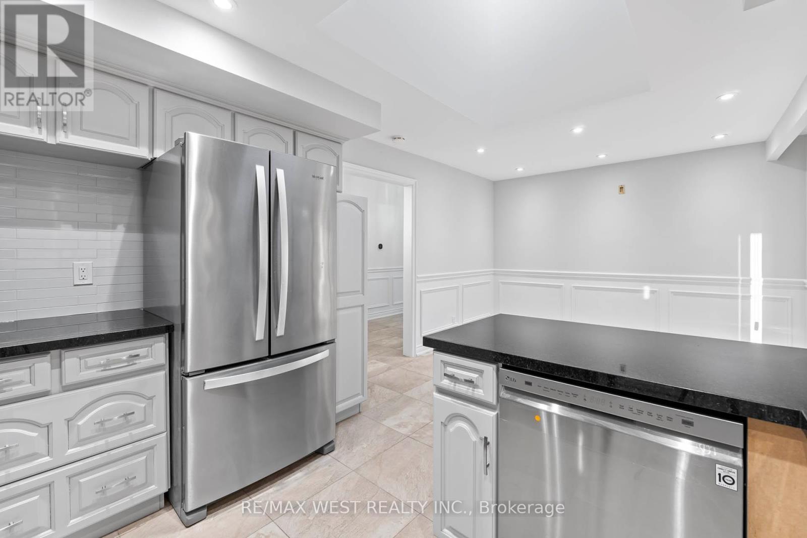 D - 38 Larchmere Avenue, Toronto, Ontario  M9L 2N3 - Photo 8 - W12599130