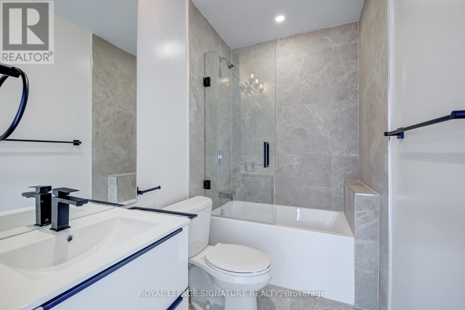 8 - 3039 Dundas Street W, Toronto, Ontario  M6P 1Z5 - Photo 11 - W12599134