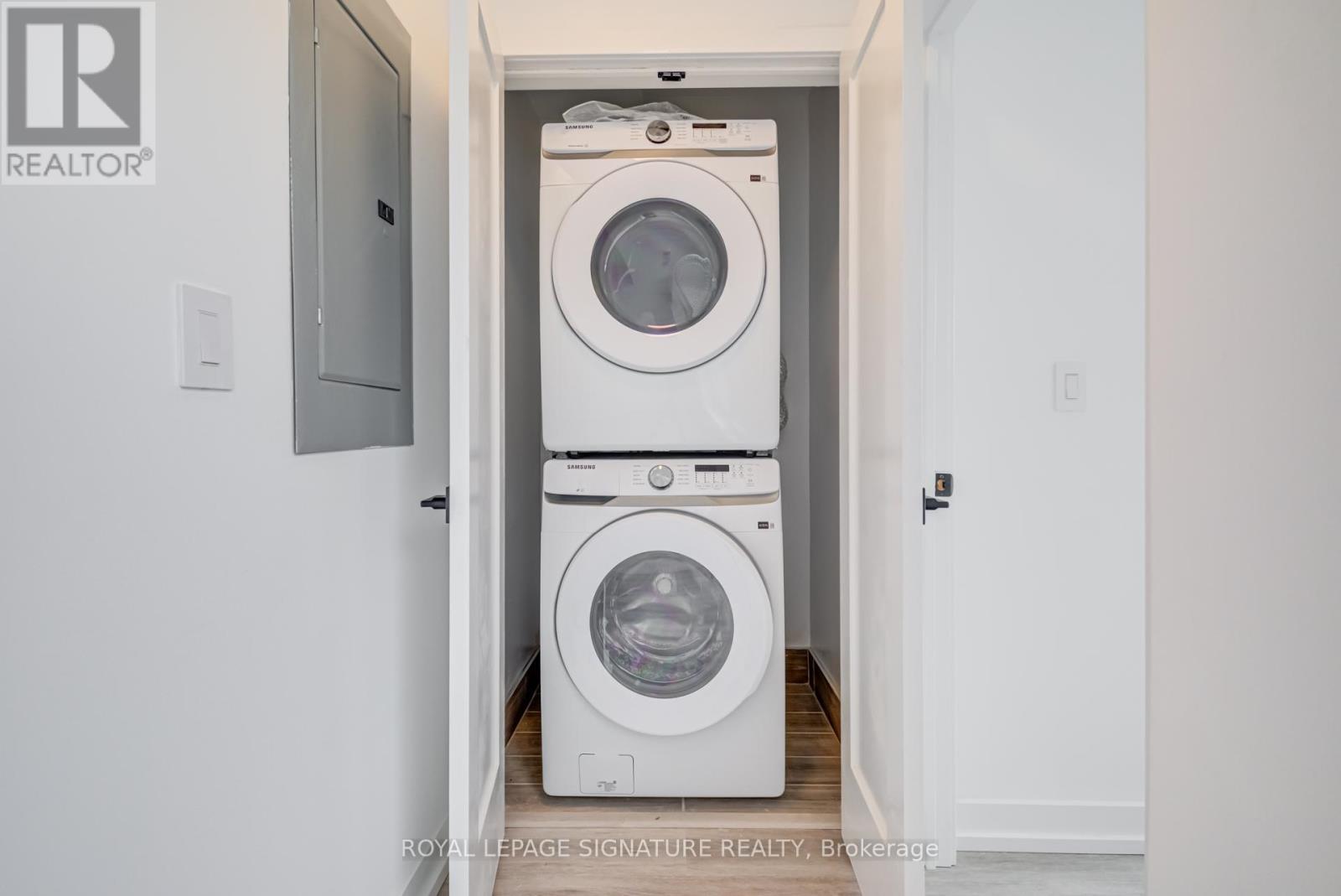 8 - 3039 Dundas Street W, Toronto, Ontario  M6P 1Z5 - Photo 17 - W12599134