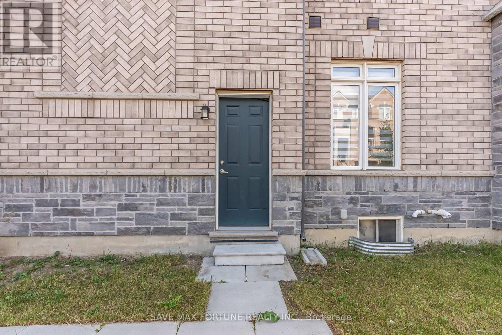 28 Gemma Place, Brampton, Ontario L6Z 1X9 - Photo 8 - W12599176