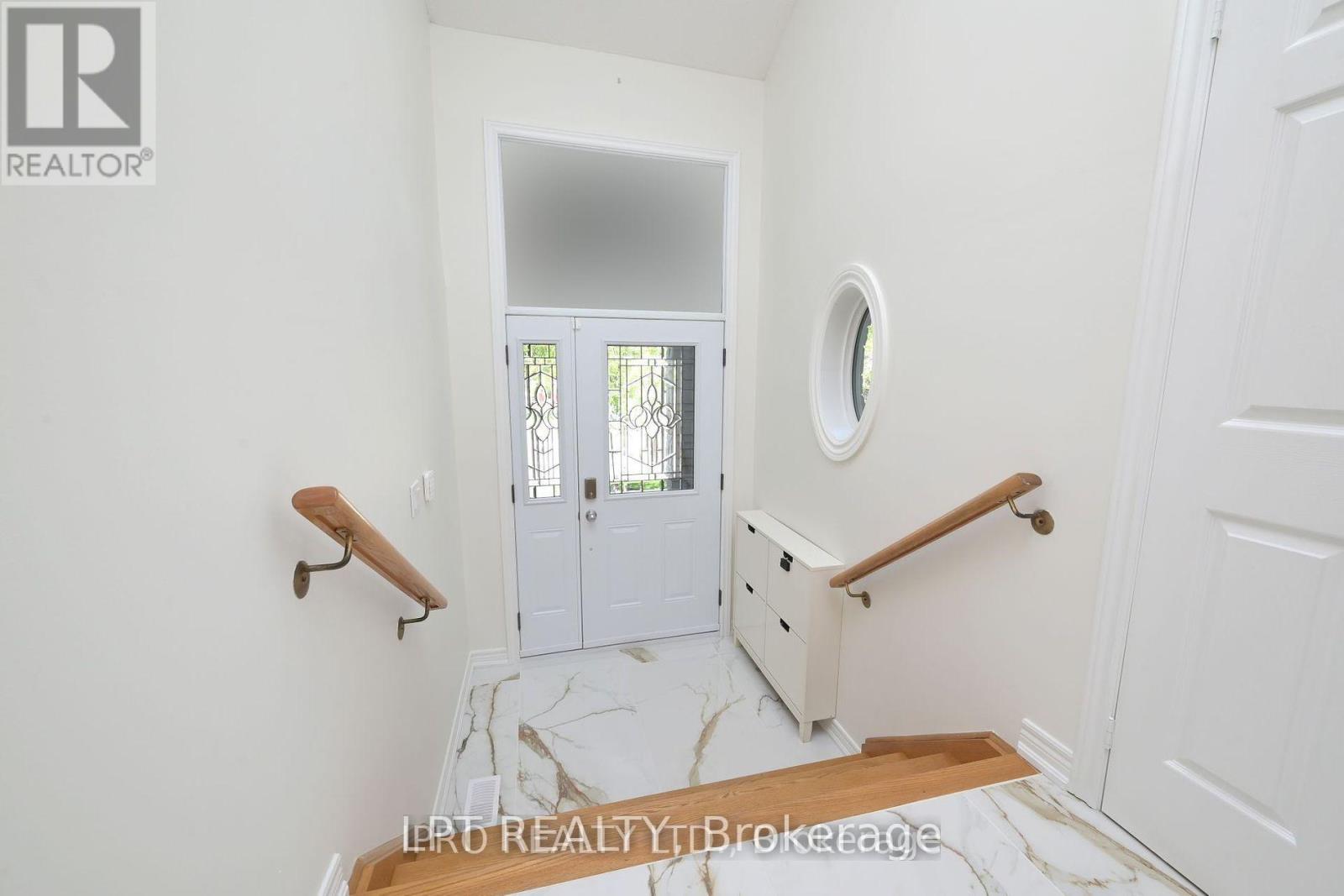 19 Terrastone Court, Caledon, Ontario L7E 2H1 - Photo 4 - W12599184