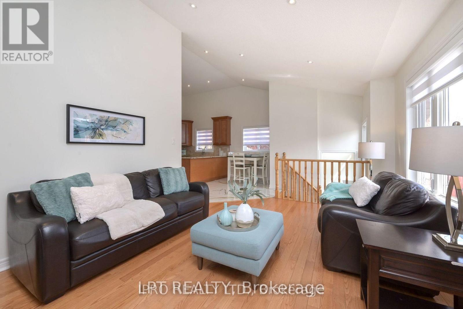 19 Terrastone Court, Caledon, Ontario L7E 2H1 - Photo 7 - W12599184