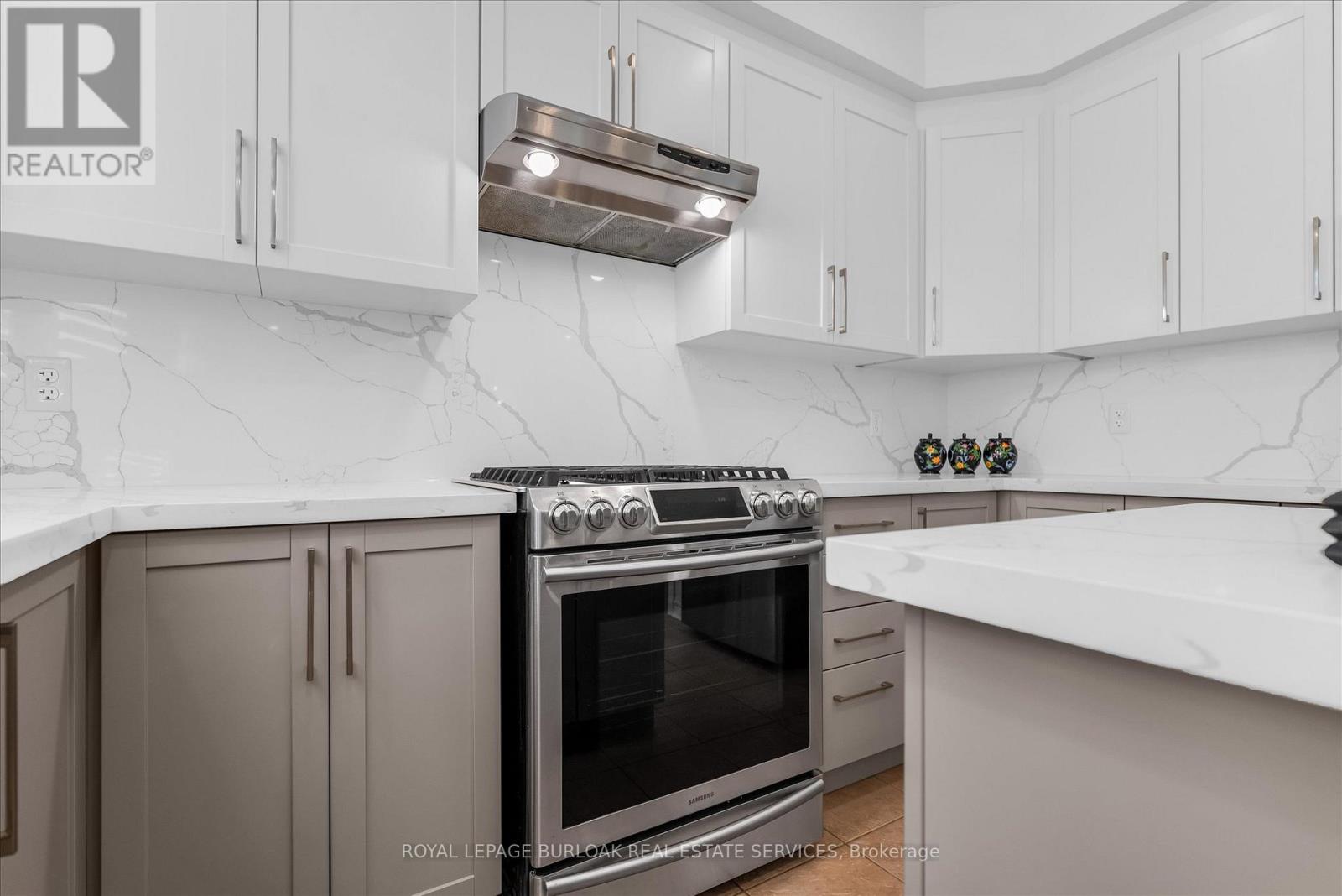 4838 Columbus Drive, Burlington, Ontario L7M 0H3 - Photo 18 - W12599212