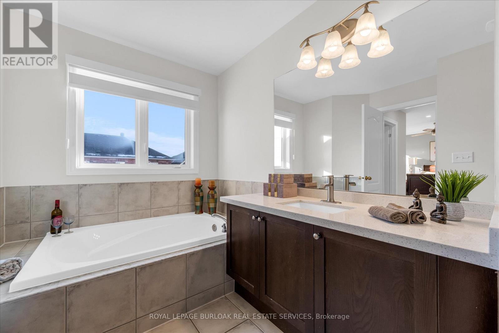 4838 Columbus Drive, Burlington, Ontario L7M 0H3 - Photo 26 - W12599212