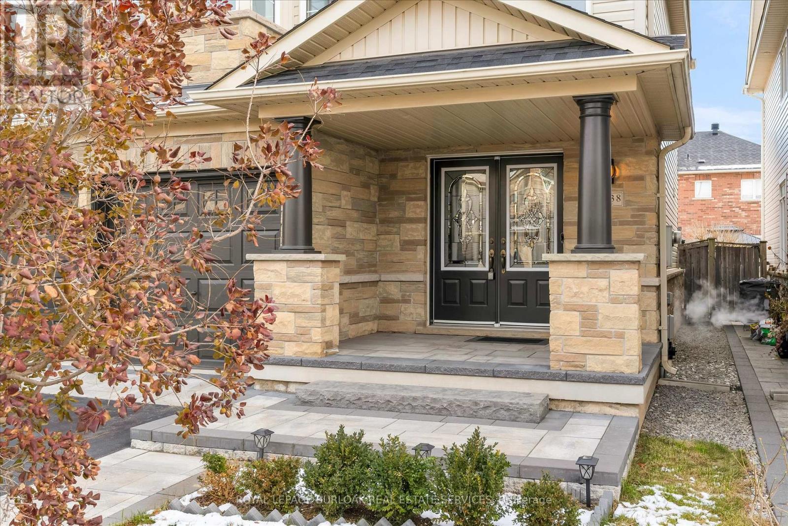 4838 Columbus Drive, Burlington, Ontario L7M 0H3 - Photo 4 - W12599212