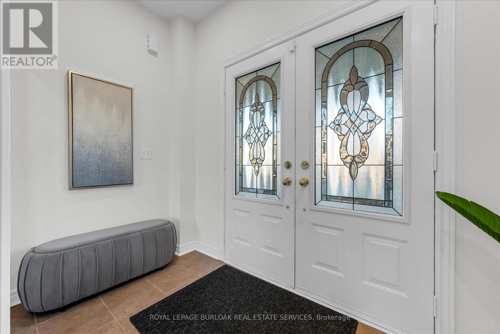 4838 Columbus Drive, Burlington, Ontario L7M 0H3 - Photo 5 - W12599212