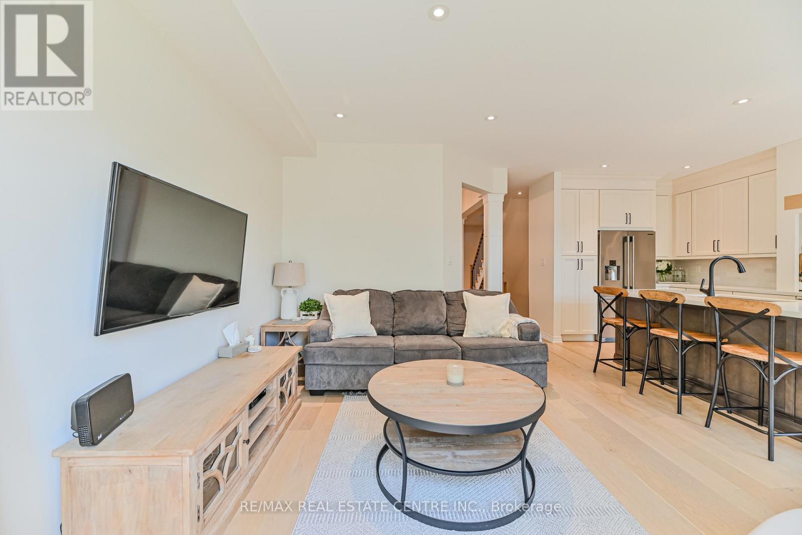 2498 Longridge Crescent, Oakville, Ontario L6H 6S2 - Photo 16 - W12599216