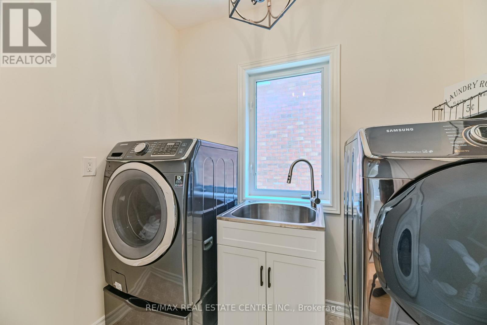 2498 Longridge Crescent, Oakville, Ontario L6H 6S2 - Photo 18 - W12599216