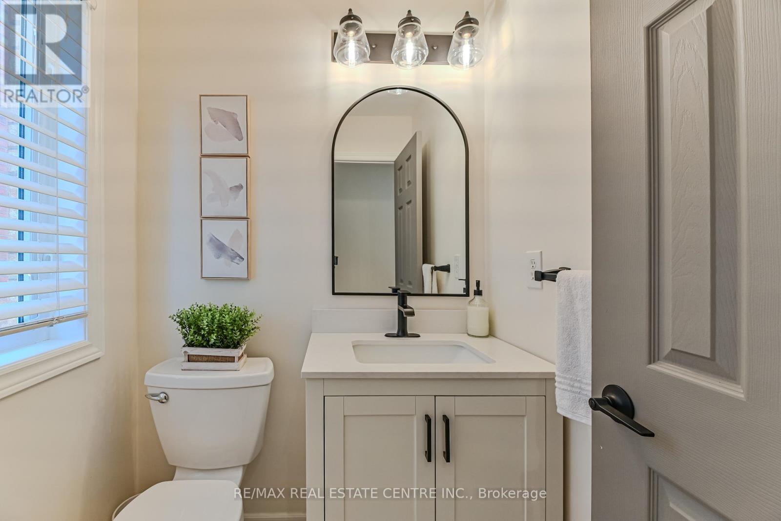 2498 Longridge Crescent, Oakville, Ontario L6H 6S2 - Photo 19 - W12599216