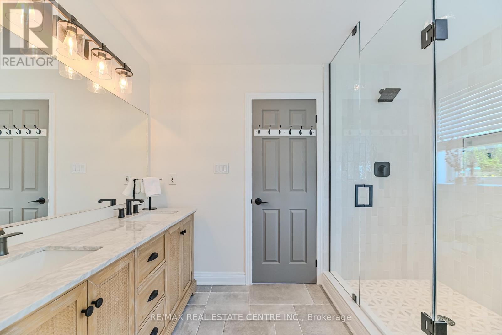 2498 Longridge Crescent, Oakville, Ontario L6H 6S2 - Photo 24 - W12599216