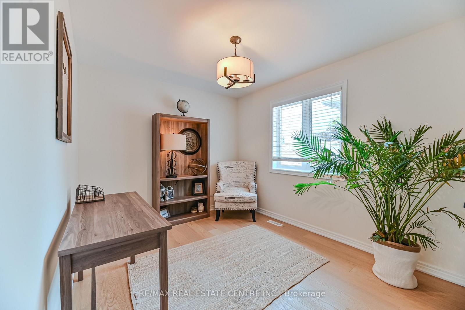 2498 Longridge Crescent, Oakville, Ontario L6H 6S2 - Photo 25 - W12599216