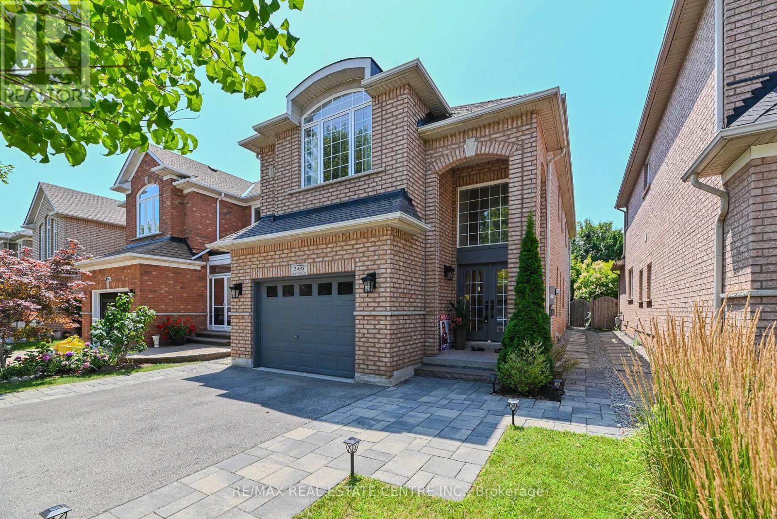 2498 Longridge Crescent, Oakville, Ontario L6H 6S2 - Photo 3 - W12599216