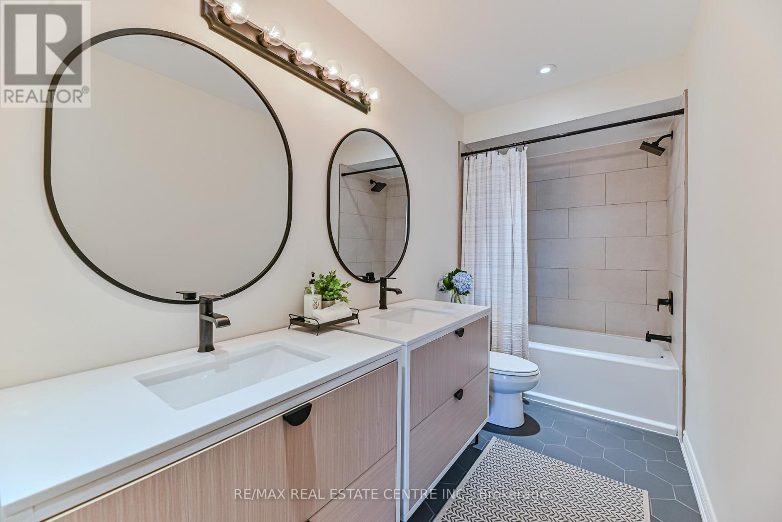 2498 Longridge Crescent, Oakville, Ontario L6H 6S2 - Photo 31 - W12599216