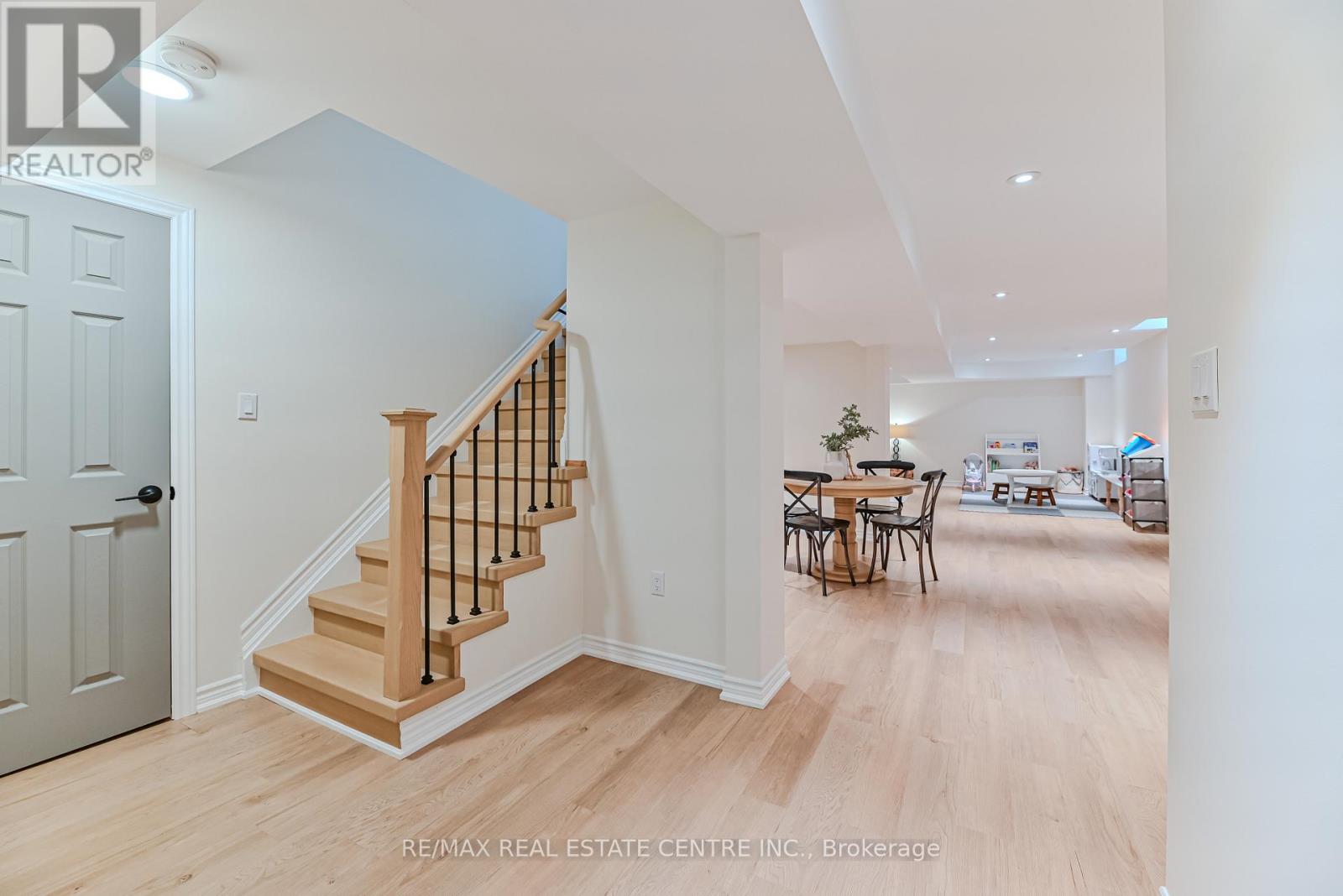 2498 Longridge Crescent, Oakville, Ontario L6H 6S2 - Photo 32 - W12599216