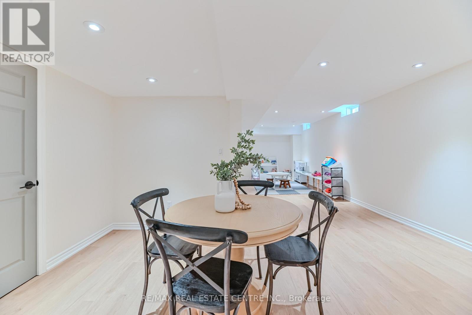 2498 Longridge Crescent, Oakville, Ontario L6H 6S2 - Photo 36 - W12599216