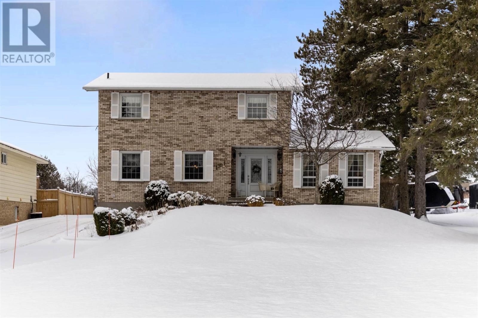 1391 Great Northern Rd, Sault Ste. Marie, Ontario  P6B 0C1 - Photo 2 - SM253405