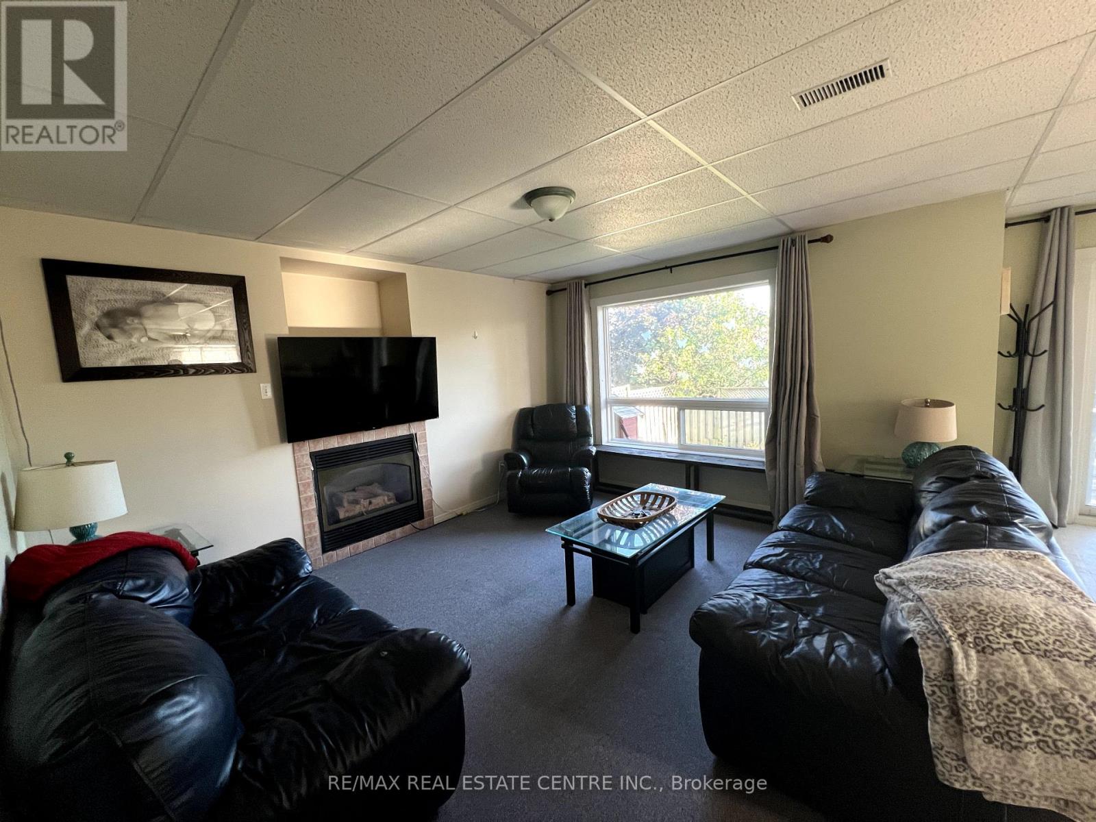 22 Lawton Court, Orangeville, Ontario  L9W 4X4 - Photo 5 - W12417357