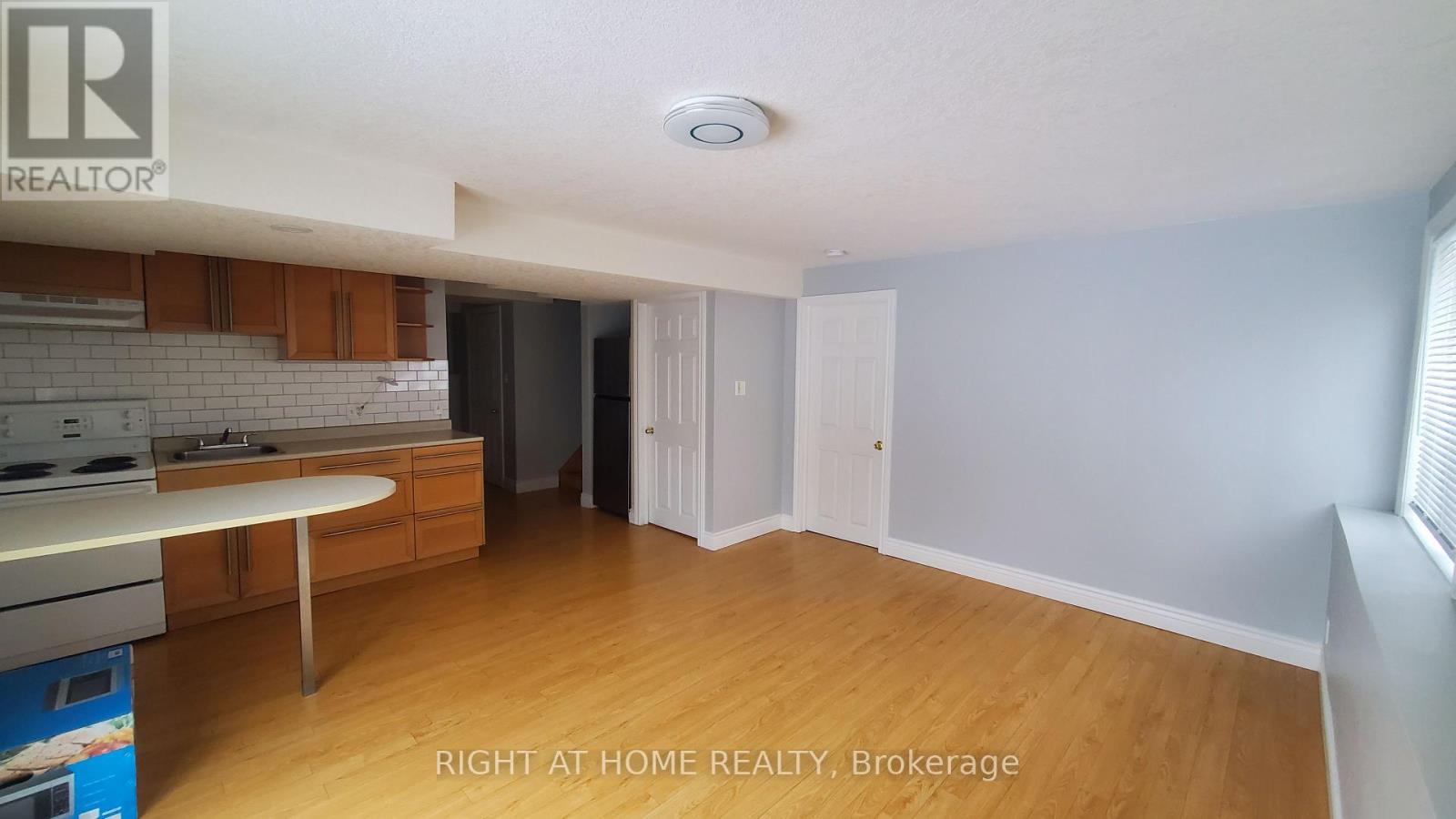 1203 Countrystone Drive, Kitchener, Ontario N2N 3S4 - Photo 3 - X12599136