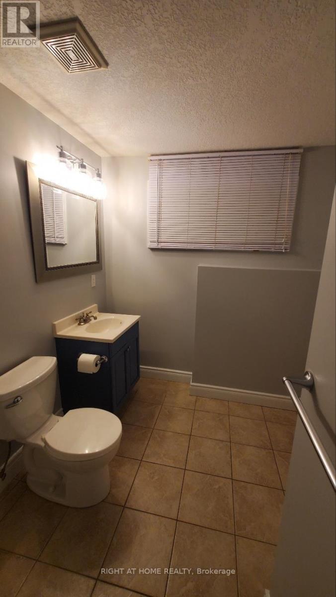 1203 Countrystone Drive, Kitchener, Ontario N2N 3S4 - Photo 4 - X12599136