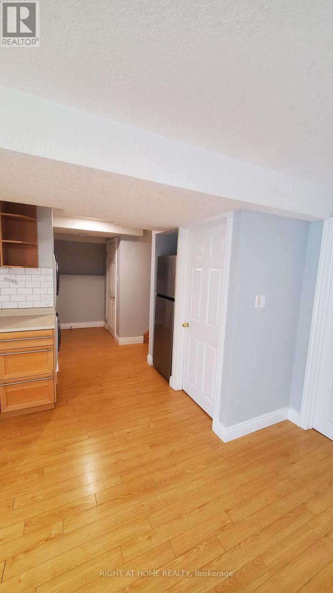 1203 Countrystone Drive, Kitchener, Ontario N2N 3S4 - Photo 8 - X12599136