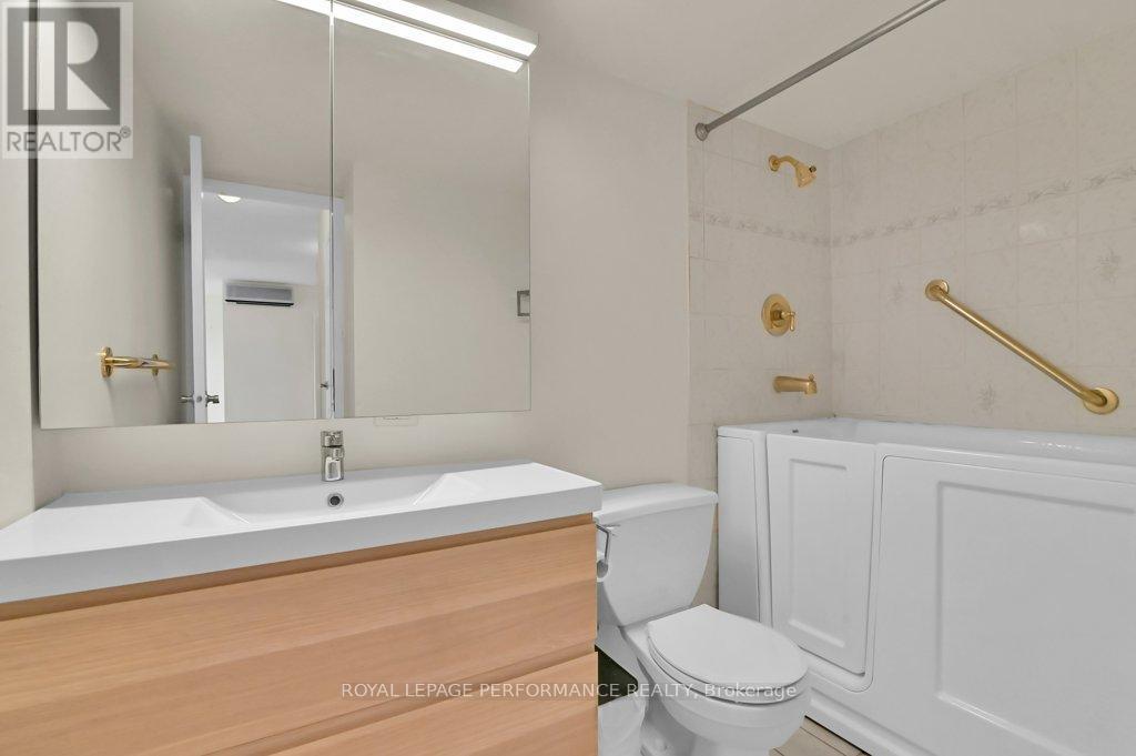 1010 - 158 A Mcarthur Avenue, Ottawa, Ontario  K1L 7E7 - Photo 21 - X12599308
