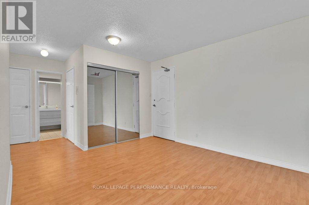 1010 - 158 A Mcarthur Avenue, Ottawa, Ontario  K1L 7E7 - Photo 8 - X12599308